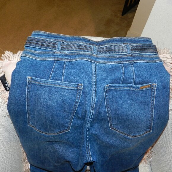 White House Black Market Everyday Soft EHR Belted Skinny Flare Jeans Size 2 - Picture 7 of 11